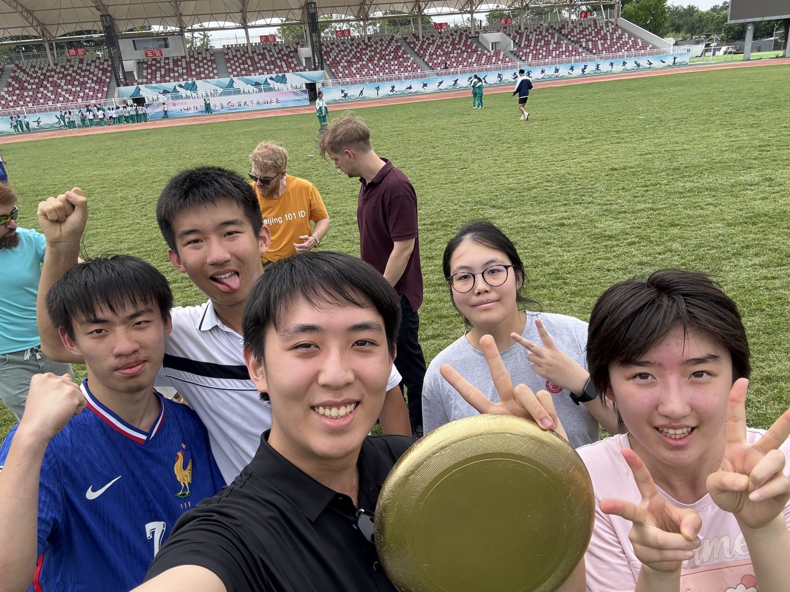 golden frisbee 1